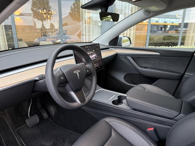 Tesla Model Y Long Range AWD 2024/ Autopilot/ 20 inch