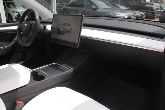Tesla Model Y Long Range AWD 75 kWh / SoH 90.4% / Autopilot / Panoramadak / Camera / Leder / 20'' / Keyless / ACC