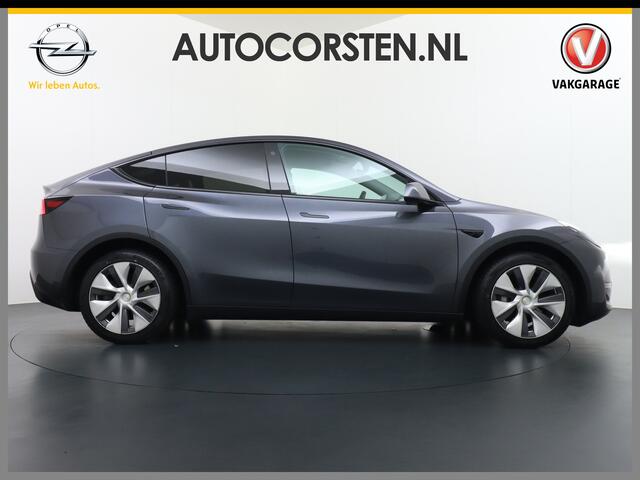 Tesla Model Y Long Range AWD 75kWh Trekhaak Warmtepomp Navi Ecc Leder Camera Privacy Glas Matrix-Led Keyless Stoel+stuurverwarming 1.600 kg Trekgewicht 1e Eigenaar Garantie Batterij en aandrijflijn jaar/192.000km vanaf nieuw