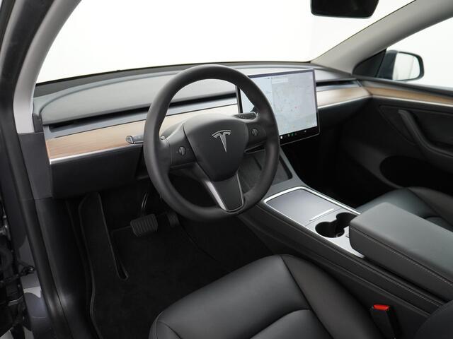 Tesla Model Y Long Range AWD 75kWh Trekhaak Warmtepomp Navi Ecc Leder Camera Privacy Glas Matrix-Led Keyless Stoel+stuurverwarming 1.600 kg Trekgewicht 1e Eigenaar Garantie Batterij en aandrijflijn jaar/192.000km vanaf nieuw