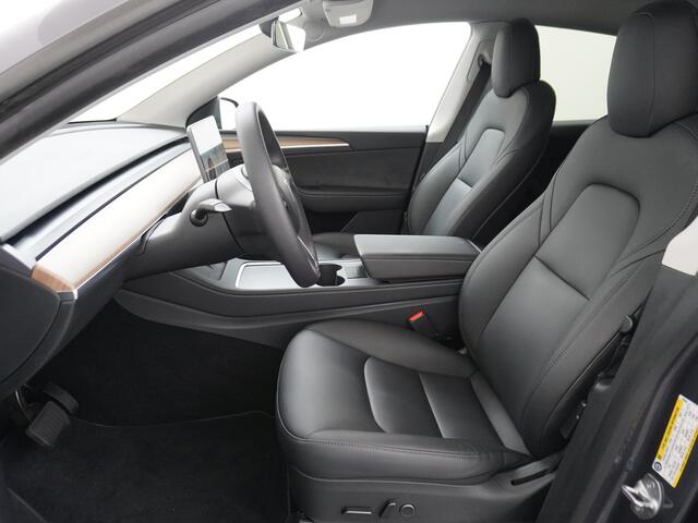 Tesla Model Y Long Range AWD 75kWh Trekhaak Warmtepomp Navi Ecc Leder Camera Privacy Glas Matrix-Led Keyless Stoel+stuurverwarming 1.600 kg Trekgewicht 1e Eigenaar Garantie Batterij en aandrijflijn jaar/192.000km vanaf nieuw