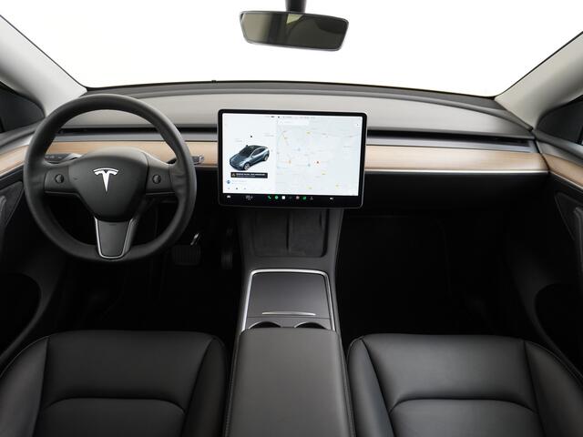 Tesla Model Y Long Range AWD 75kWh Trekhaak Warmtepomp Navi Ecc Leder Camera Privacy Glas Matrix-Led Keyless Stoel+stuurverwarming 1.600 kg Trekgewicht 1e Eigenaar Garantie Batterij en aandrijflijn jaar/192.000km vanaf nieuw