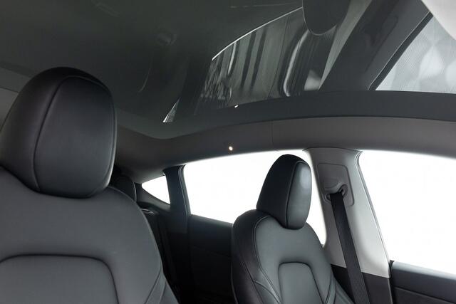 Tesla Model Y Long Range AWD 75 kWh | LEDER | PANORAMADAK ? 1e Eigenaar