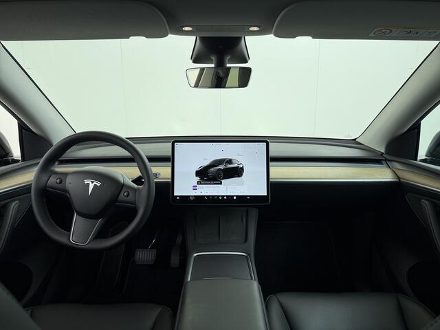 Tesla Model Y LFP-Accu SOH 97% Leder Lmv 20" Warmtepomp Camera's Panormadak Adap.Cruise Navi RWD Ecc Autopilot Stoel+Stuur+Achterbank Verwarming Elek.Achterklep Dodehoek detector Draadloze telefoonlader Origineel Nederlandse Auto