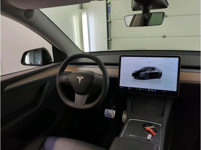 Tesla Model Y Performance AWD 75 kWh | Dual Motor Performance | Black Optic pakket | Trekhaak | Panoramaraam | NL-Auto