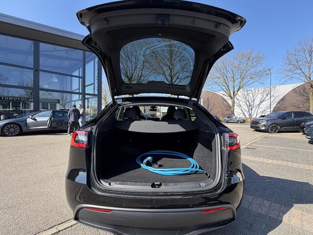 Tesla Model Y Performance AWD 75 kWh VAN ¤38.900,- NU VOOR SLECHTS ¤35.877,- Uw LENTEVOORDEEL ¤3.023,-AUTOPILOT| 21 INCH TURBINE VELGEN| ACHTERBANK VERWARMD| STOEL + STUURVERWARMING |DE HOOGVOLTACCU EN AANDRIJFLIJN GARANTIE TOT 2030 of 192.000KM |