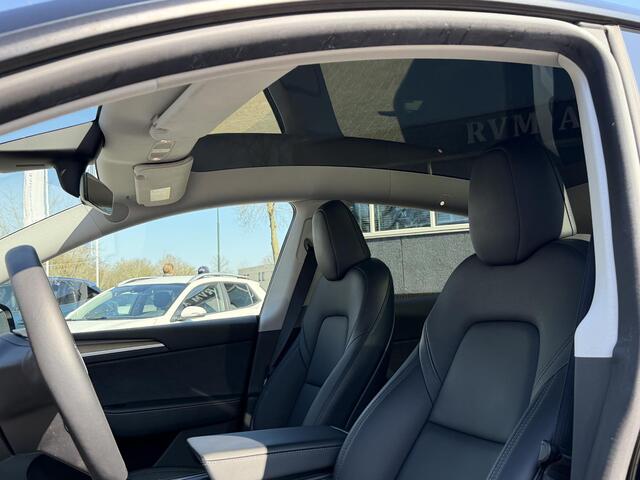 Tesla Model Y Performance AWD 75 kWh VAN ¤38.900,- NU VOOR SLECHTS ¤35.877,- Uw LENTEVOORDEEL ¤3.023,-AUTOPILOT| 21 INCH TURBINE VELGEN| ACHTERBANK VERWARMD| STOEL + STUURVERWARMING |DE HOOGVOLTACCU EN AANDRIJFLIJN GARANTIE TOT 2030 of 192.000KM |