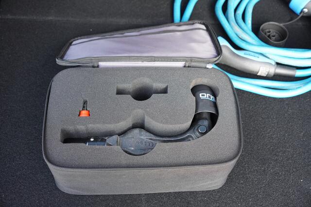 Tesla Model Y Long Range AWD 75 kWh / 93 SOH / BTW / Autopilot / Pano /Camera / Stoelverwarming /