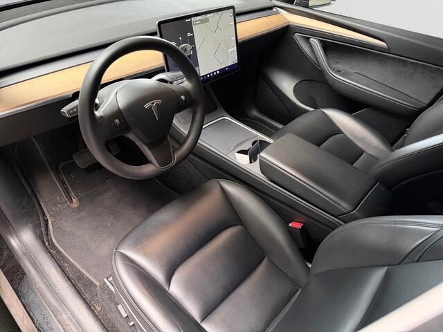 Tesla Model Y Long Range Dual Motor AWD 75 kWh SOH 88%, Panoramadak, Auto Pilot, 360 Camera, Stoelverwarming