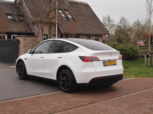 Tesla Model Y Long Range AWD 75 kWh NL-Auto | Panoramadak | 360 Camera | Full Self Driving Computer 3 | Apple Carplay |