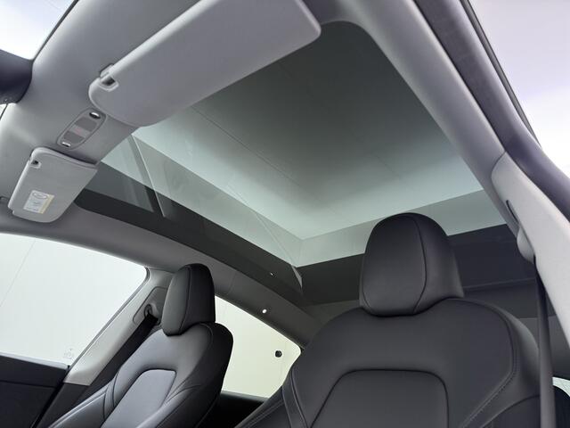 Tesla Model Y Long Range AWD 514pk Warmtepomp SOH 93% Leder Panoramadak Matrix-LED Autopilot Elektr.Stuur+Stoel+Verwarmd Navi Ecc Premium Audio Keyless Priv.Glass Elektr.Stuur+Stoel+Verwarmd Navi Ecc Premium Audio Keyless Privacy Glass 4WD 1e Eigenaar Fabrieksgarantie 
