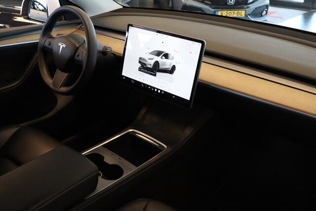 Tesla Model Y RWD 58 kWh Enhanced Autopilot/1ste Eigenaar/Nederlandse auto/Stoelverwarming voor+Achter/Lederen bekleding/Achteruitrijcamera/Parkeersensoren rondom