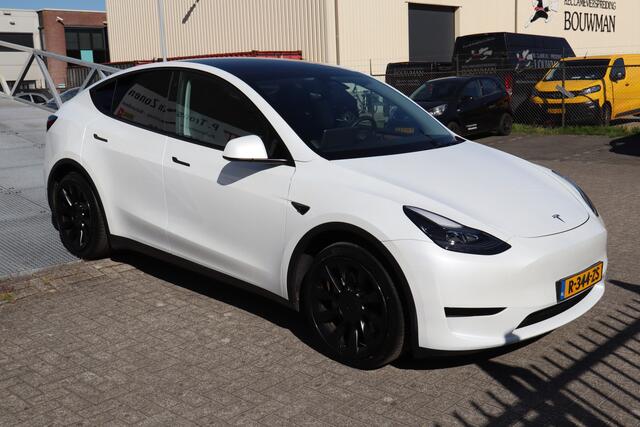 Tesla Model Y RWD 58 kWh Enhanced Autopilot/1ste Eigenaar/Nederlandse auto/Stoelverwarming voor+Achter/Lederen bekleding/Achteruitrijcamera/Parkeersensoren rondom