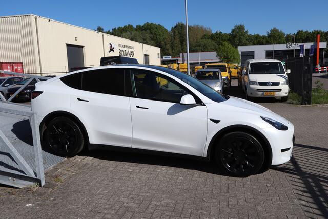 Tesla Model Y RWD 58 kWh Enhanced Autopilot/1ste Eigenaar/Nederlandse auto/Stoelverwarming voor+Achter/Lederen bekleding/Achteruitrijcamera/Parkeersensoren rondom