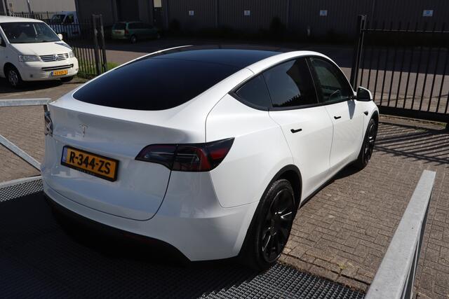 Tesla Model Y RWD 58 kWh Enhanced Autopilot/1ste Eigenaar/Nederlandse auto/Stoelverwarming voor+Achter/Lederen bekleding/Achteruitrijcamera/Parkeersensoren rondom