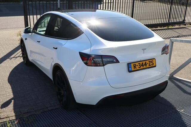 Tesla Model Y RWD 58 kWh Enhanced Autopilot/1ste Eigenaar/Nederlandse auto/Stoelverwarming voor+Achter/Lederen bekleding/Achteruitrijcamera/Parkeersensoren rondom