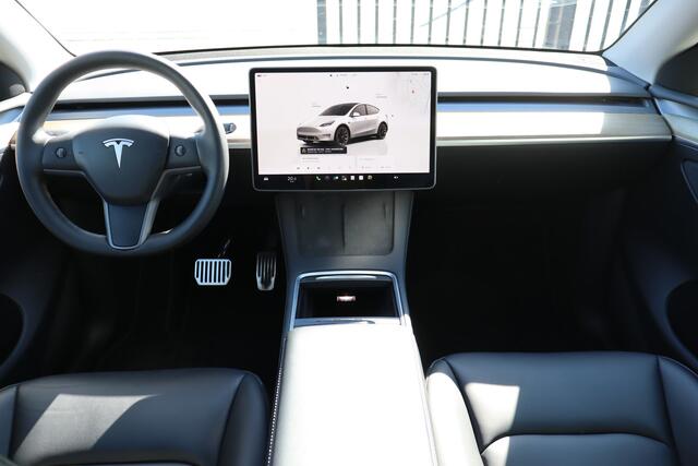 Tesla Model Y RWD 58 kWh Enhanced Autopilot/1ste Eigenaar/Nederlandse auto/Stoelverwarming voor+Achter/Lederen bekleding/Achteruitrijcamera/Parkeersensoren rondom