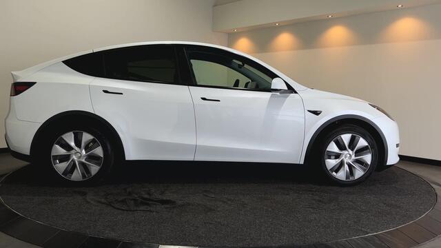 Tesla Model Y RWD 58 kWh | Leder Interieur | Houten afwerking | Verwarmde stoelen en stuur | Soh (batterijcheck) Waarde 95,1 %