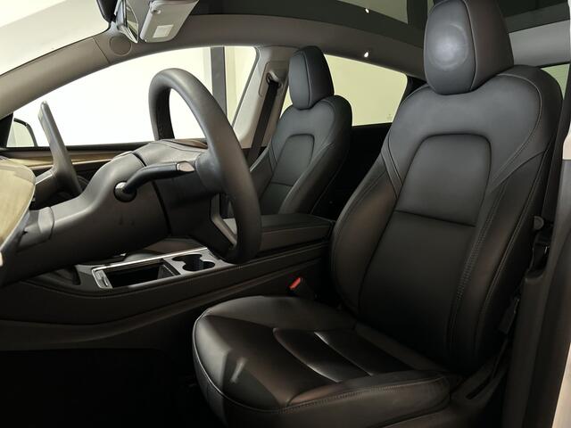 Tesla Model Y RWD 58 kWh | Leder Interieur | Houten afwerking | Verwarmde stoelen en stuur | Soh (batterijcheck) Waarde 95,1 %