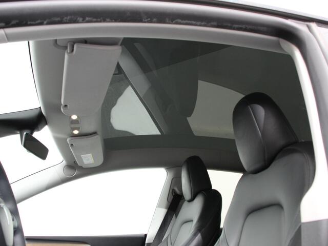 Tesla Model Y Performance Long Range AWD 75 kWh Climate control Adaptieve cruise control Achteruitrijcamera Panoramadak Keyless Stuurverwarming Stoelverwarming LED Navigatie Parkeersensoren Trekhaak