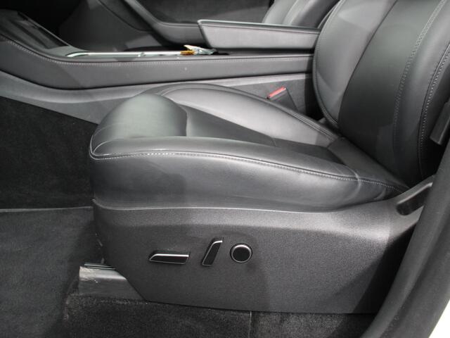Tesla Model Y Performance Long Range AWD 75 kWh Climate control Adaptieve cruise control Achteruitrijcamera Panoramadak Keyless Stuurverwarming Stoelverwarming LED Navigatie Parkeersensoren Trekhaak