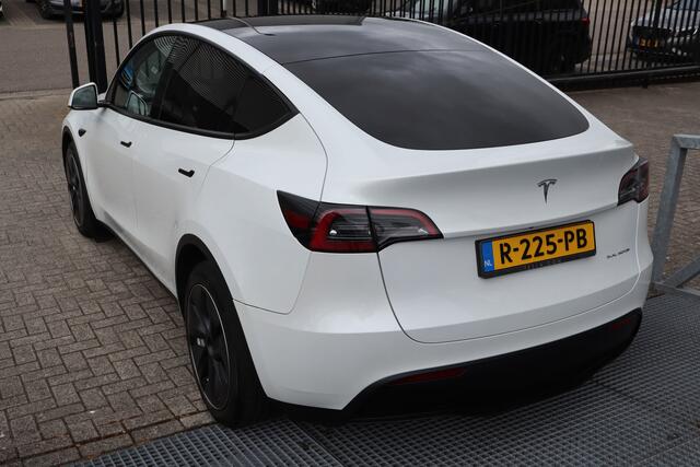 Tesla Model Y Long Range AWD 75 kWh Enhanced Autopilot/Nederlandse auto/Afneembare trekhaak/Stoelverwarming/Stuurverwarming/Achteruitrijcamera/Parkeersensoren rondom/Lederen bekleding