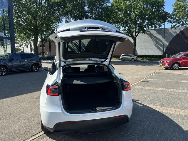 Tesla Model Y Long Range Dual AWD VAN: 39.900,- VOOR: 36.770,- UW WKVOORDEEL: 3.130,- | SOH 95% | AFNEEMBARE TREKHAAK| RIJKLAAR GELEVERD | 12 MND BOVAG GARANTIE | TESLA GARANTIE ACCU + AANDRIJFLIJN T/M 08-2031/ 192.000KM|