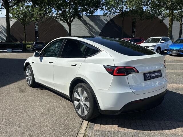 Tesla Model Y Long Range Dual AWD VAN: 39.900,- VOOR: 36.770,- UW WKVOORDEEL: 3.130,- | SOH 95% | AFNEEMBARE TREKHAAK| RIJKLAAR GELEVERD | 12 MND BOVAG GARANTIE | TESLA GARANTIE ACCU + AANDRIJFLIJN T/M 08-2031/ 192.000KM|