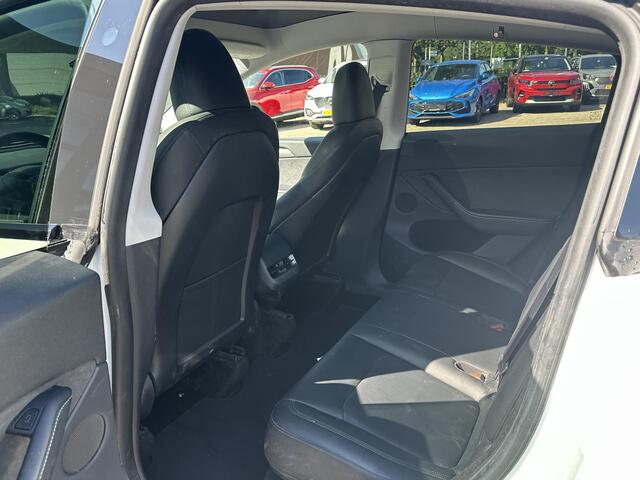 Tesla Model Y Long Range Dual AWD VAN: 39.900,- VOOR: 36.770,- UW WKVOORDEEL: 3.130,- | SOH 95% | AFNEEMBARE TREKHAAK| RIJKLAAR GELEVERD | 12 MND BOVAG GARANTIE | TESLA GARANTIE ACCU + AANDRIJFLIJN T/M 08-2031/ 192.000KM|