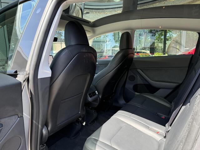 Tesla Model Y Long Range AWD 75 kWh VAN: 44.900,- VOOR: 42.877,- UW WKVOORDEEL: 2.023,- | SOH 94%| QUICKSILVER!| TESLA FABRIEKSGARANTIE TOT 02-2028/ 80.000KM | FABRIEKSGARANTIE OP ACCU & AANDRIJFLIJN TOT 2032 OF 192.000 KM | BTW VERREKENBAAR