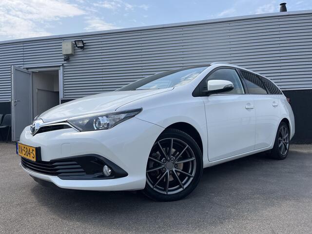 Toyota AURIS 1.8 Hybrid Trend CVT-Automaat Navigatie, Cruise control, climate control, Panoramadak, Parkeerhulp camera, LM velgen