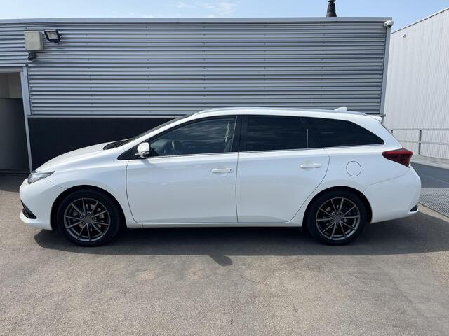 Toyota AURIS 1.8 Hybrid Trend CVT-Automaat Navigatie, Cruise control, climate control, Panoramadak, Parkeerhulp camera, LM velgen