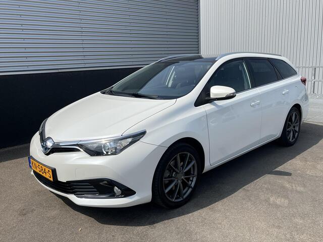 Toyota AURIS 1.8 Hybrid Trend CVT-Automaat Navigatie, Cruise control, climate control, Panoramadak, Parkeerhulp camera, LM velgen