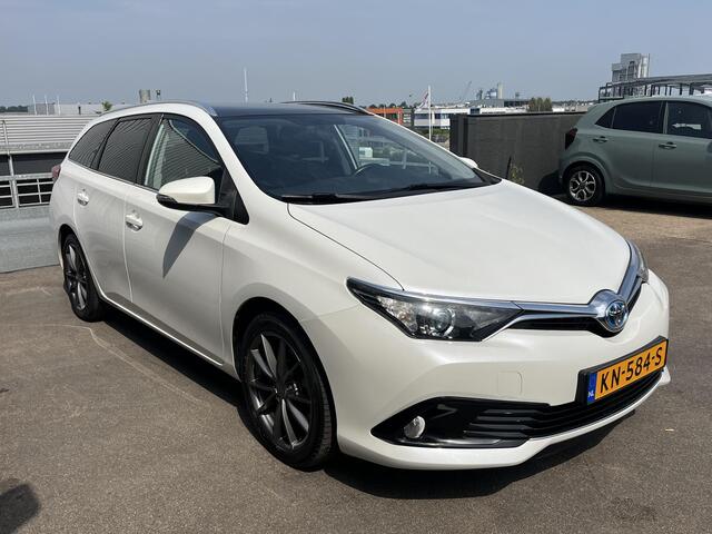 Toyota AURIS 1.8 Hybrid Trend CVT-Automaat Navigatie, Cruise control, climate control, Panoramadak, Parkeerhulp camera, LM velgen