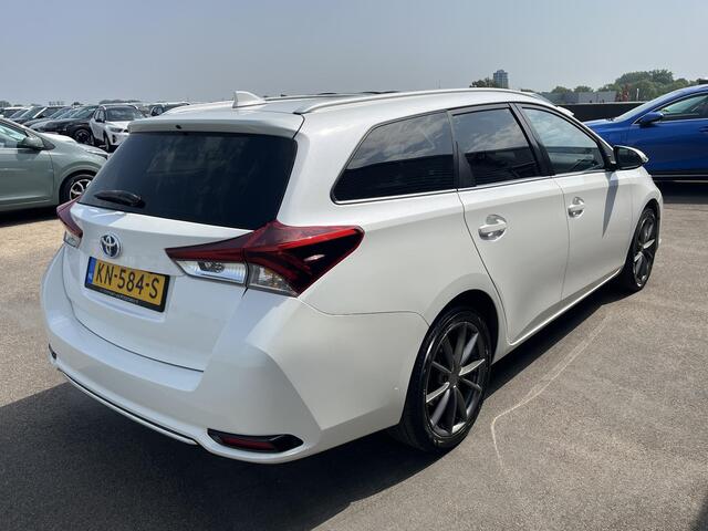Toyota AURIS 1.8 Hybrid Trend CVT-Automaat Navigatie, Cruise control, climate control, Panoramadak, Parkeerhulp camera, LM velgen