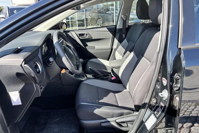Toyota AURIS 1.3 Now, Parkeersensoren Bluetooth,