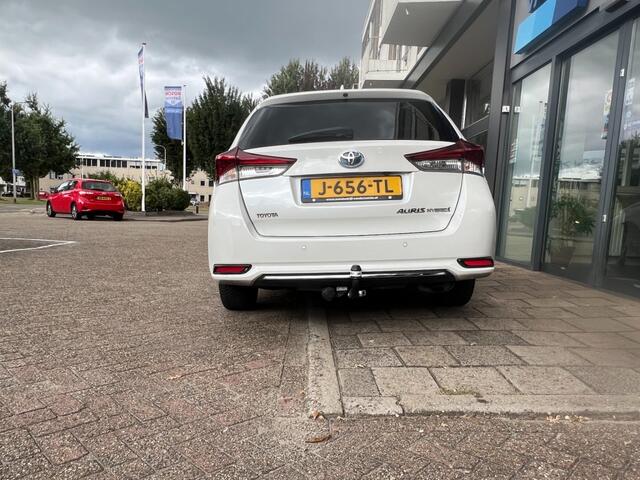 Toyota AURIS 1.8 HYBRID LEASE PRO