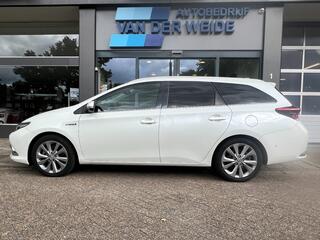 toyota-auris-1.8-hybrid-lease-pro