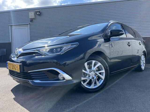 Toyota AURIS Touring Sports 1.8 Hybrid Lease pro Trekhaak, Panoramadak, Navigatie, Stoelverwarming, Parkeersensoren, Achteruitrijcamera, Cruise control, Dealeronderhouden