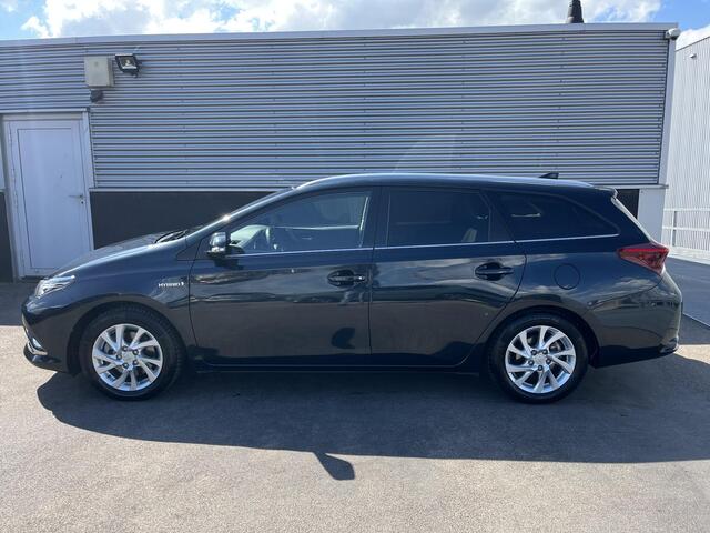 Toyota AURIS Touring Sports 1.8 Hybrid Lease pro Trekhaak, Panoramadak, Navigatie, Stoelverwarming, Parkeersensoren, Achteruitrijcamera, Cruise control, Dealeronderhouden