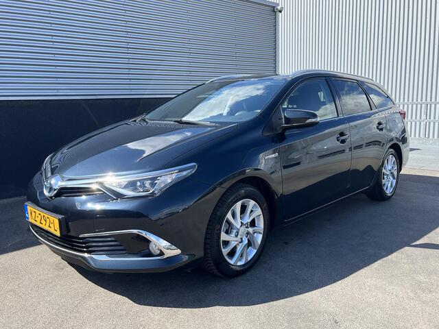 Toyota AURIS Touring Sports 1.8 Hybrid Lease pro Trekhaak, Panoramadak, Navigatie, Stoelverwarming, Parkeersensoren, Achteruitrijcamera, Cruise control, Dealeronderhouden