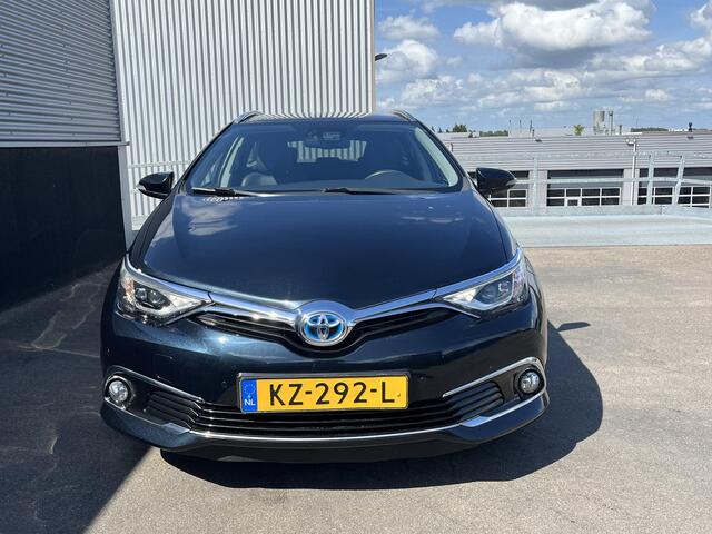 Toyota AURIS Touring Sports 1.8 Hybrid Lease pro Trekhaak, Panoramadak, Navigatie, Stoelverwarming, Parkeersensoren, Achteruitrijcamera, Cruise control, Dealeronderhouden
