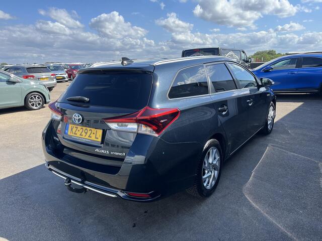 Toyota AURIS Touring Sports 1.8 Hybrid Lease pro Trekhaak, Panoramadak, Navigatie, Stoelverwarming, Parkeersensoren, Achteruitrijcamera, Cruise control, Dealeronderhouden