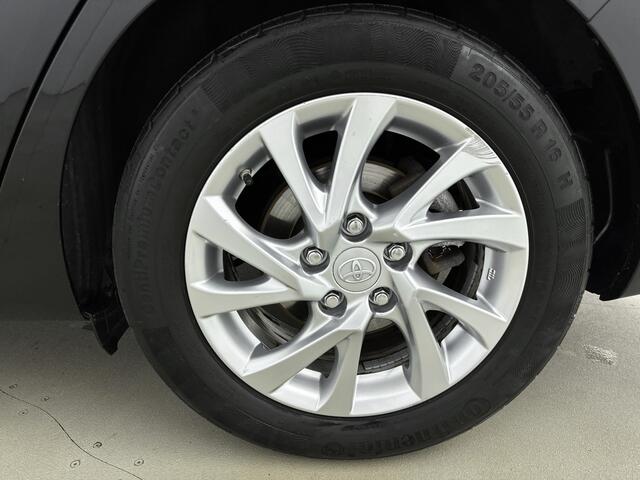 Toyota AURIS Touring Sports 1.8 Hybrid Lease pro | Panoramadak | Full map navigatie | Cruise control | Privacy glass | LM velgen |