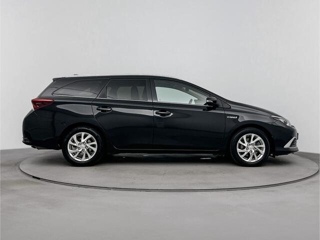 Toyota AURIS Touring Sports 1.8 Hybrid Lease pro | Panoramadak | Full map navigatie | Cruise control | Privacy glass | LM velgen |