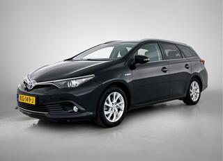toyota-auris-1.8-hybrid-trend--pan