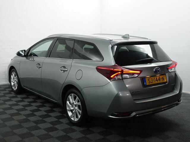 Toyota AURIS Touring Sports 1.8 Hybrid Dynamic Aut- Camera, Navigatie, Comfort Interieur, Lane Assist, Clima