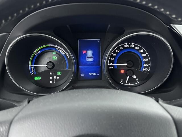 Toyota AURIS Touring Sports 1.8 Hybrid Black Edition | 17 inch velgen | climaatcontrol | bluetooth |