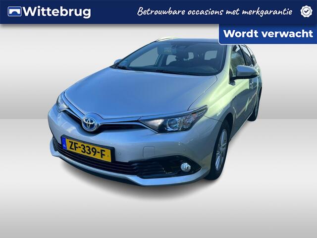 Toyota AURIS Touring Sports 1.8 Hybrid Now / Navigatie / Camera / Parkeersensoren V+A / Climate controle / Cruise