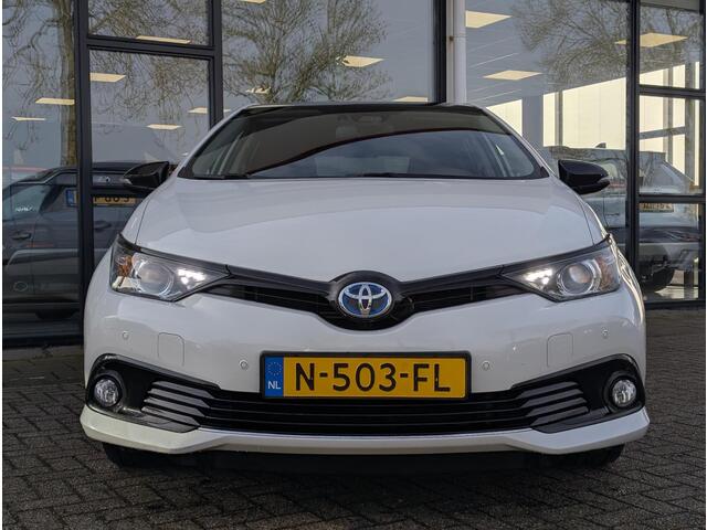 Toyota AURIS 1.8 Hybrid Black Edition | Trekhaak | Stoelverwarming | Cruise control | Camera | Navi | PDC voor